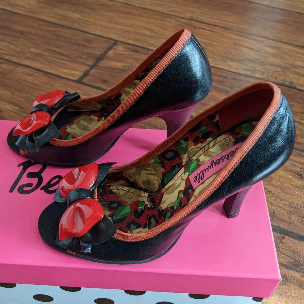 Betsey Johnson Betseyville Lara Retro Bow Pumps - Picture 4 of 8